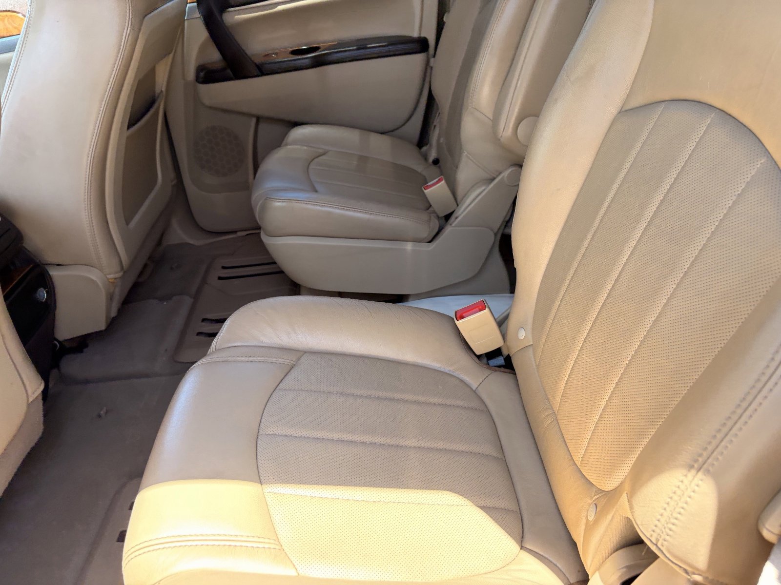 Used 2011 Buick Enclave CXL w/ Trailering Provision Package FWD image 16