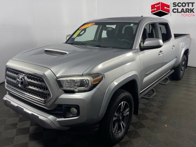 Used 2017 Toyota Tacoma TRD Sport w/ Premium & Technology Package AWD/4WD image 3