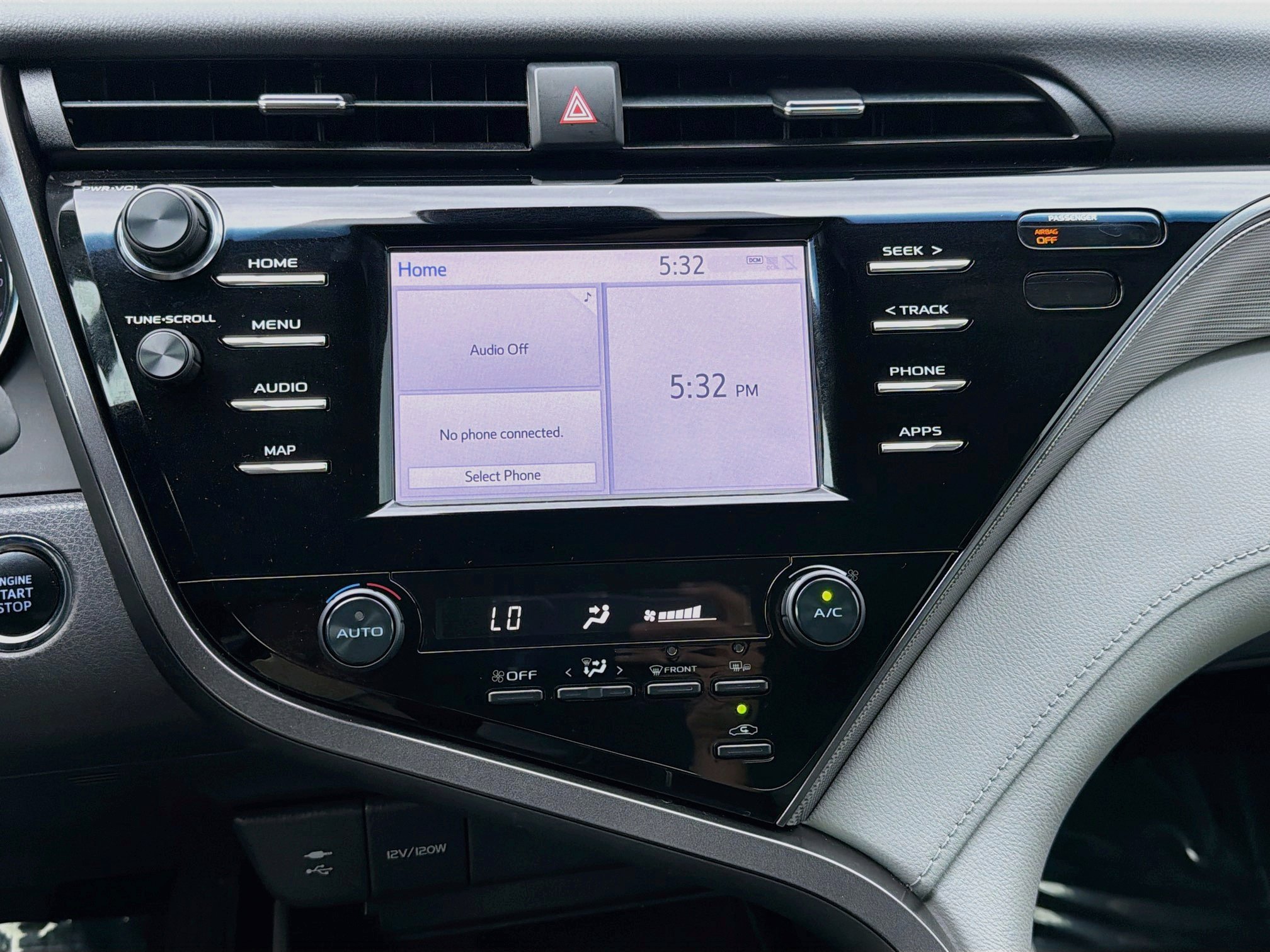 Used 2019 Toyota Camry SE w/ Convenience Package FWD image 26