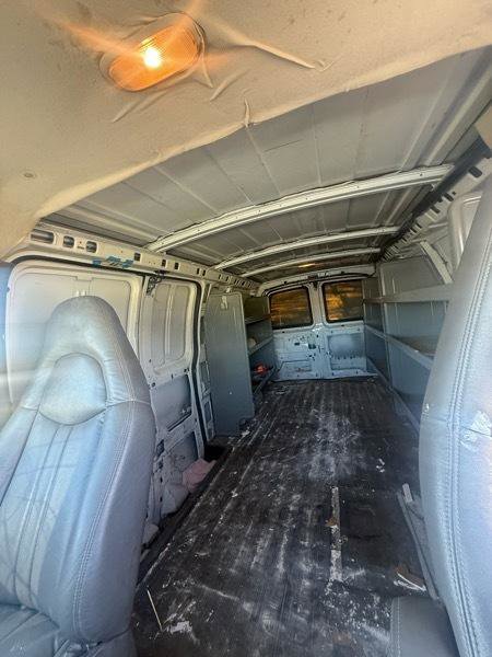 Used 2003 Chevrolet Express 1500 RWD image 10