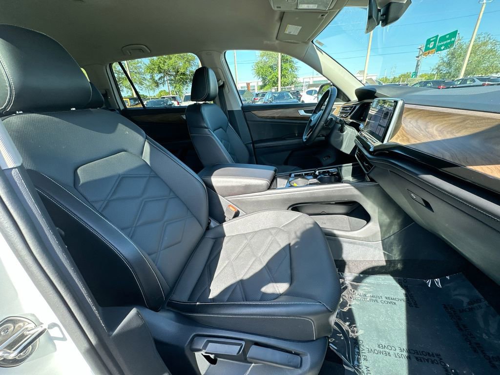 Used 2025 Volkswagen Atlas SE FWD image 28
