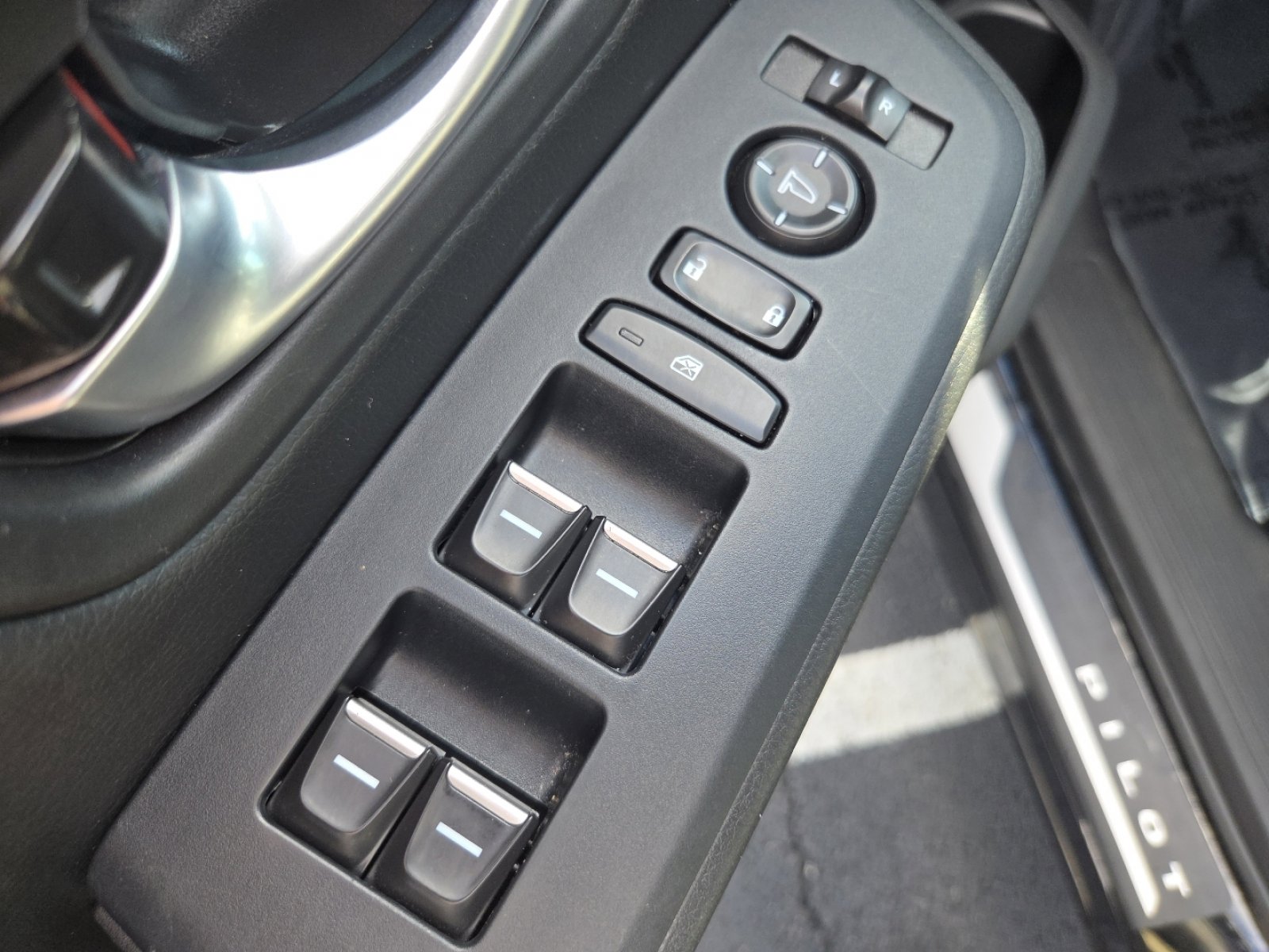 Certified 2025 Honda Pilot EX-L image 29