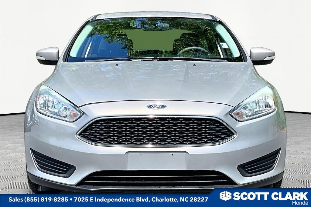 Used 2016 Ford Focus SE w/ SE Power Seat Package image 2
