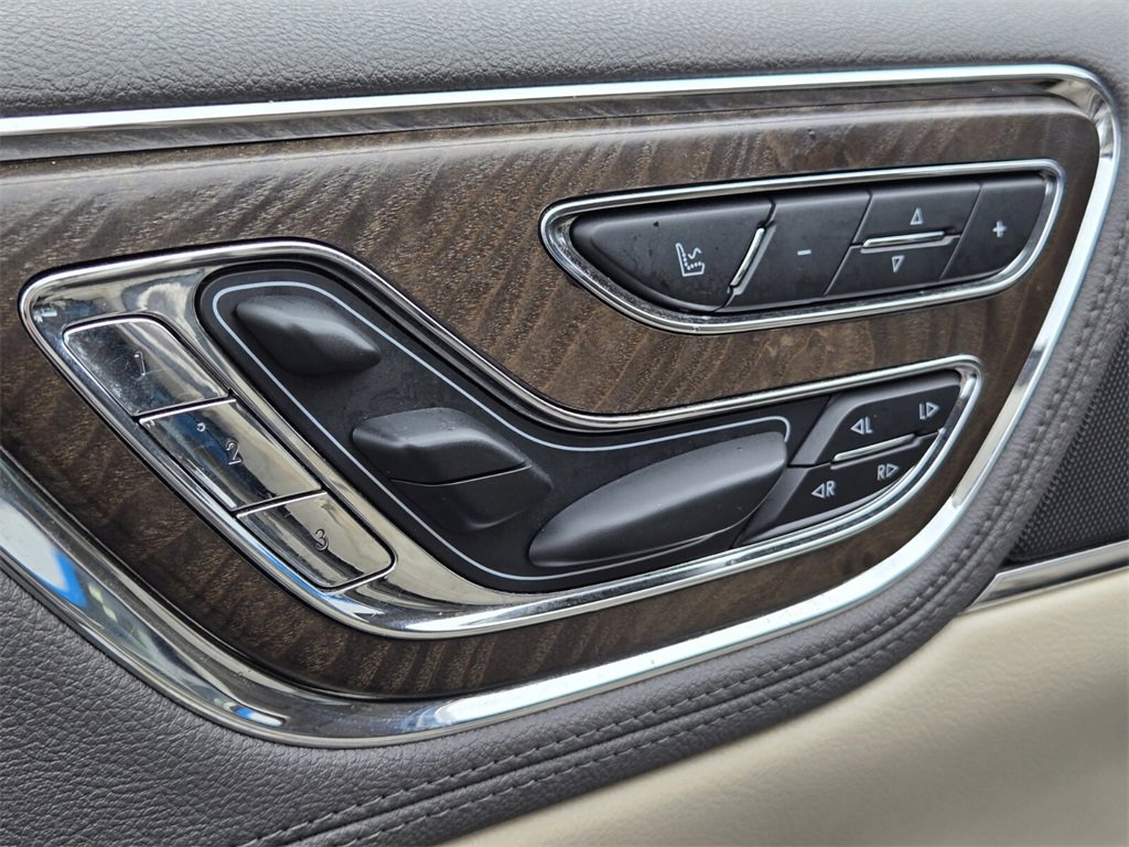 Used 2019 Lincoln Continental Reserve image 14