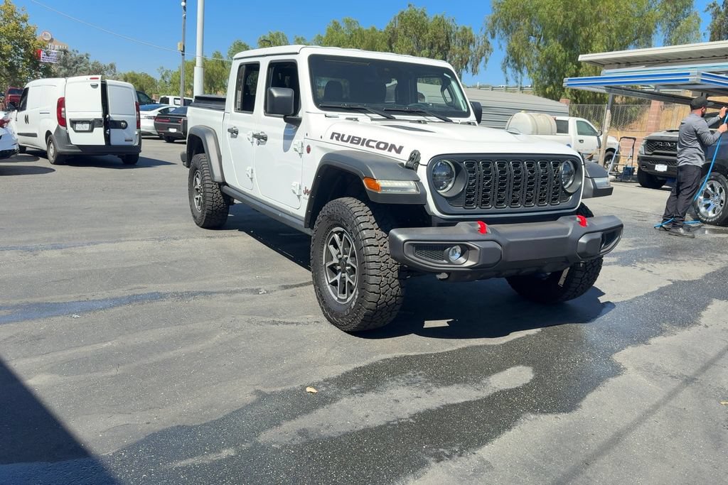 Used 2025 Jeep Gladiator Rubicon w/ Convenience Group AWD/4WD image 3