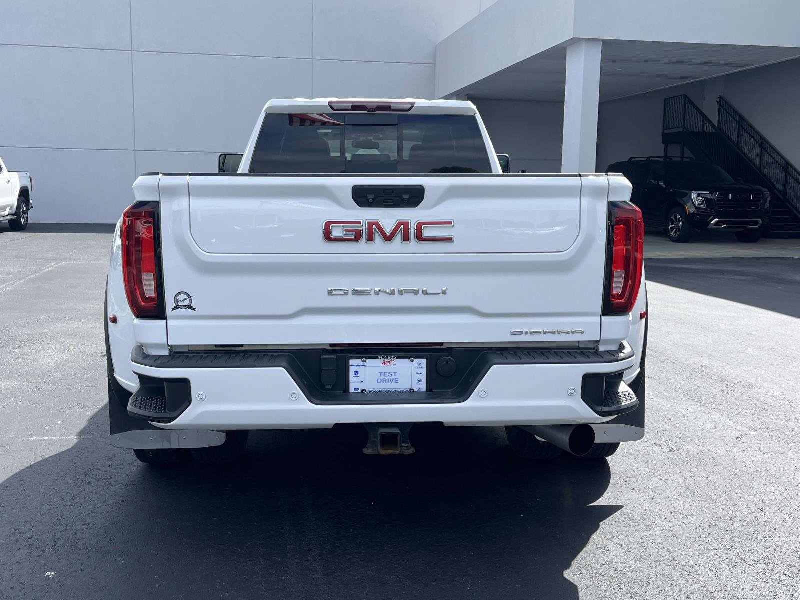 Used 2022 GMC Sierra 3500 Denali AWD/4WD image 4
