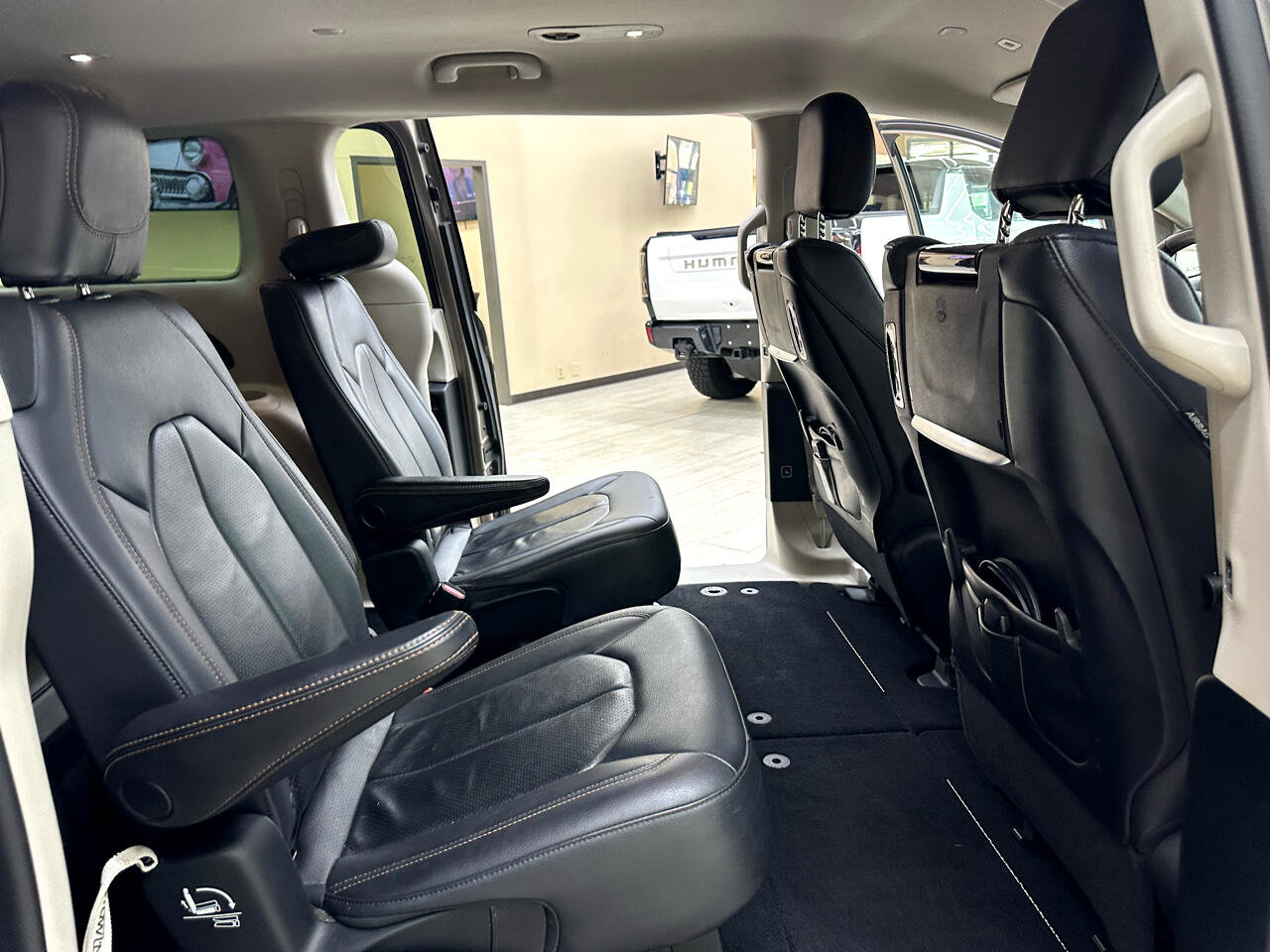 Used 2018 Chrysler Pacifica Touring-L Plus image 40