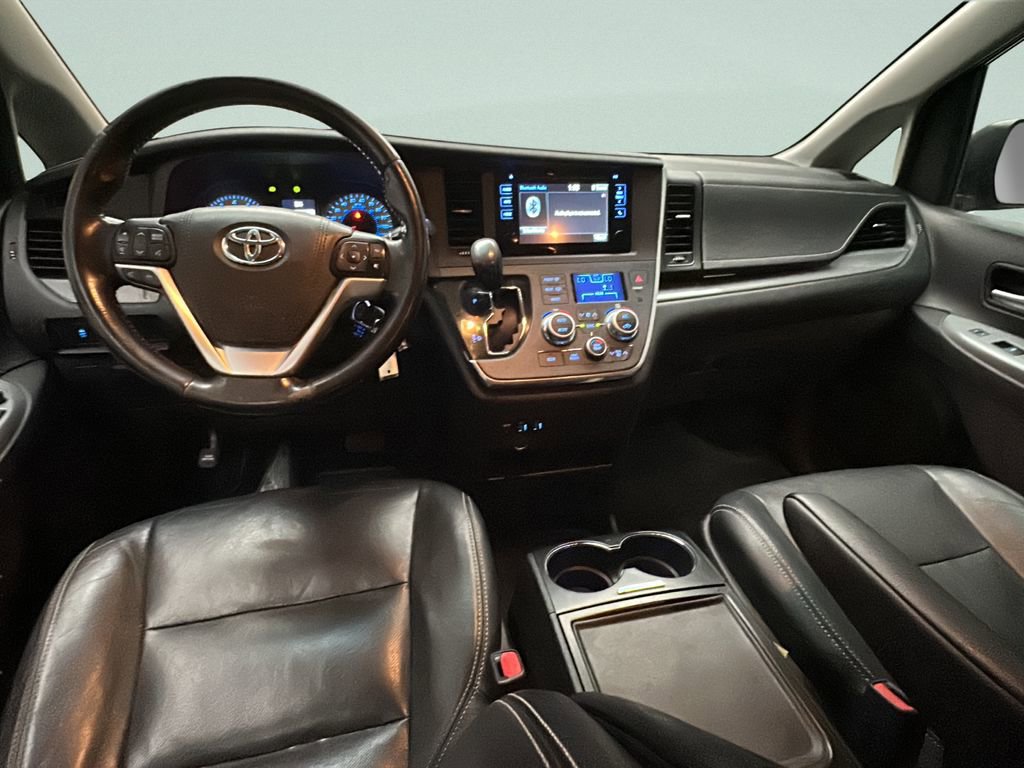 Used 2015 Toyota Sienna SE FWD image 21