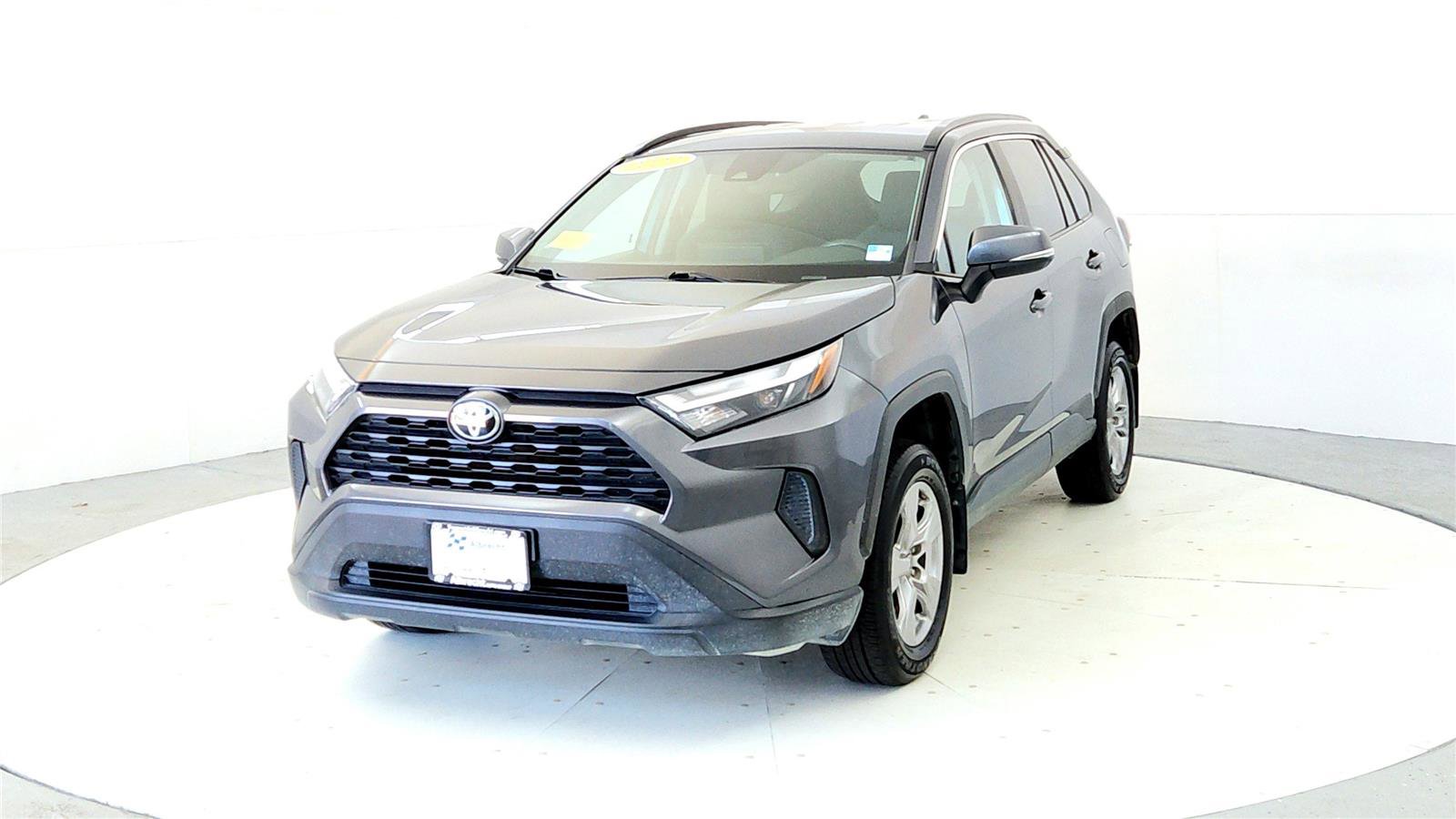 Used 2022 Toyota RAV4 XLE AWD/4WD image 2