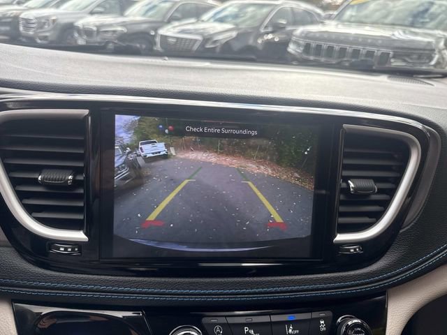 Used 2021 Chrysler Pacifica Touring image 24