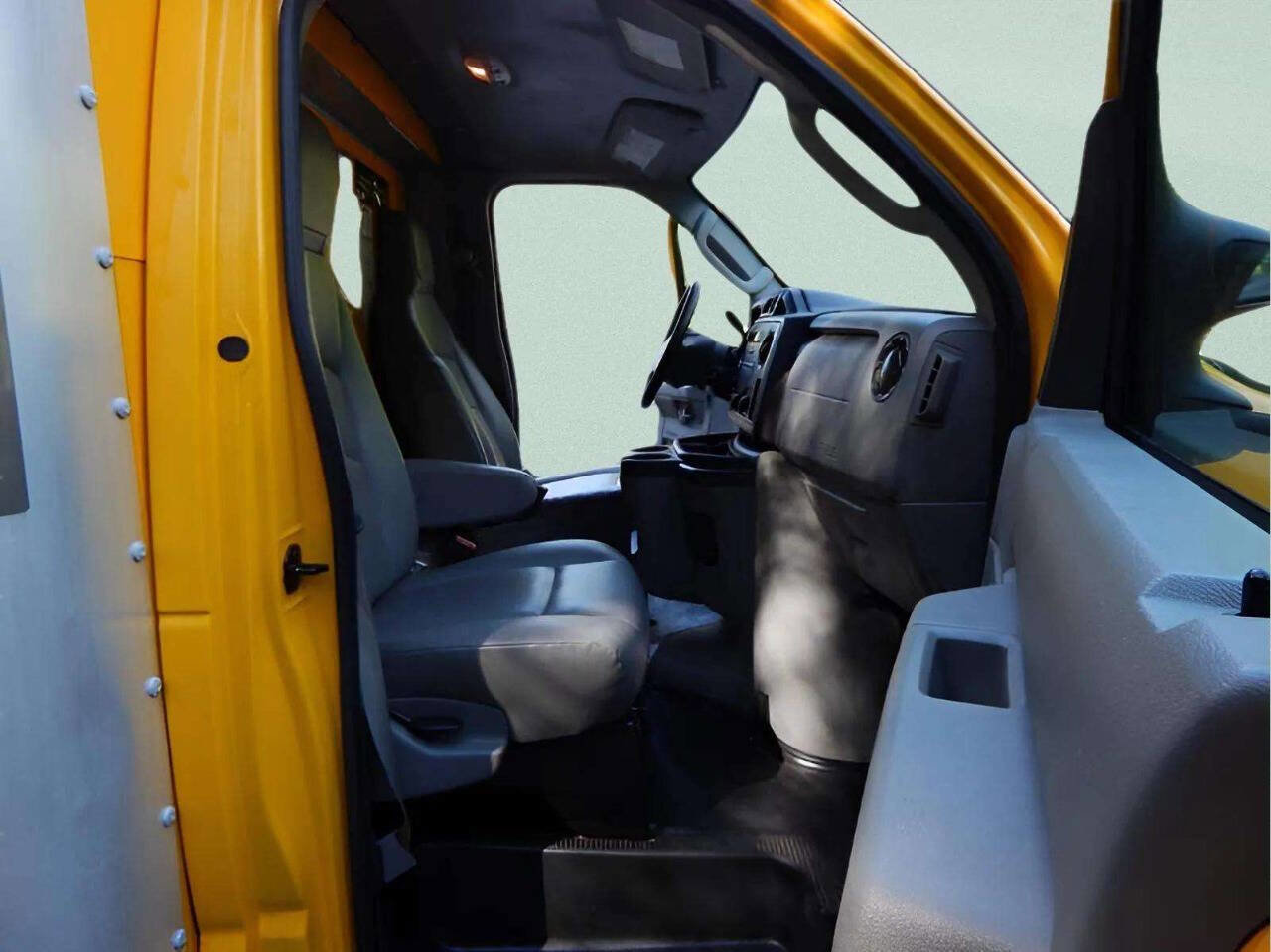 Used 2019 Ford E-350 and Econoline 350 Super Duty image 32