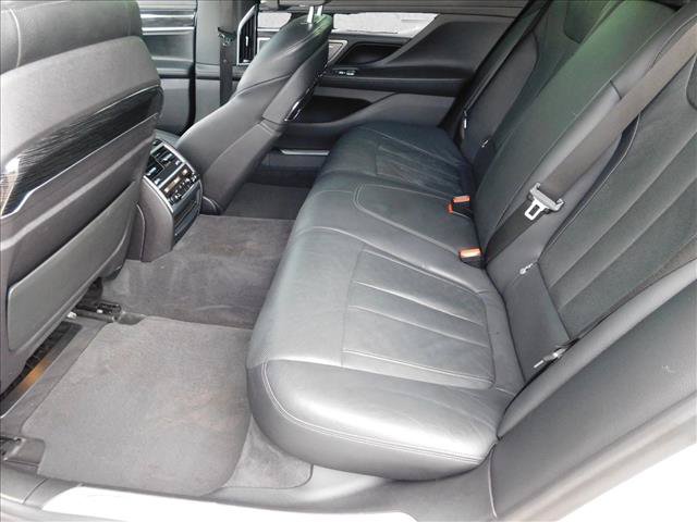 Used 2018 BMW 740i RWD image 27