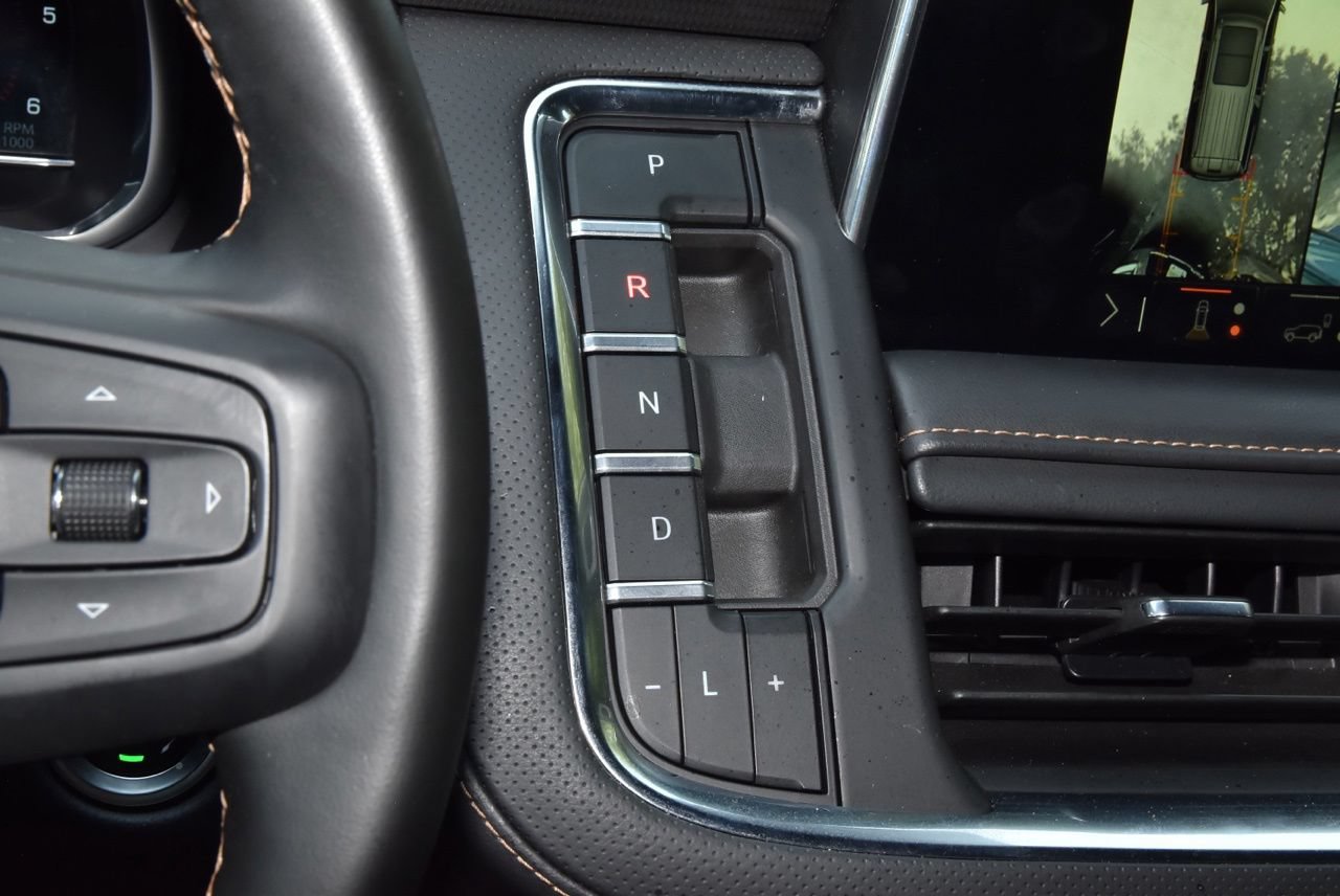 Used 2024 GMC Yukon AT4 w/ Technology Package AWD/4WD image 31