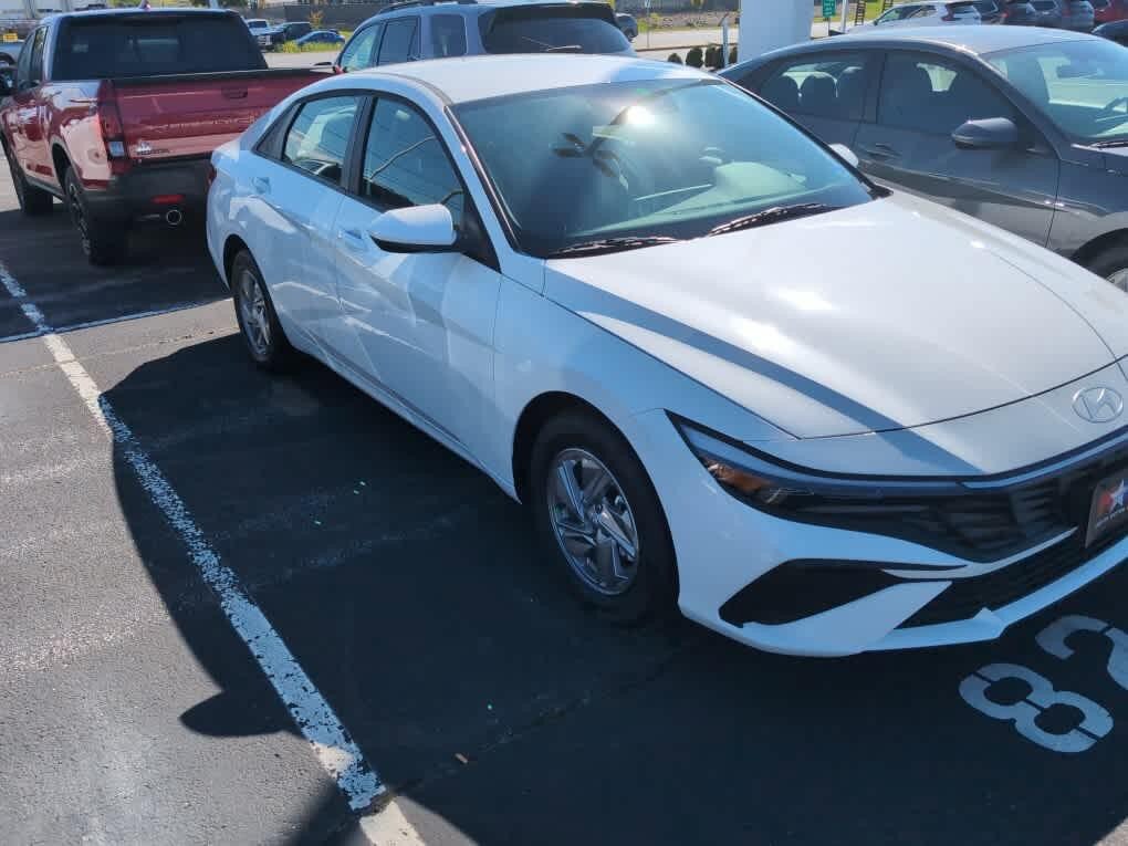 New 2026 Hyundai Elantra SE FWD image 12