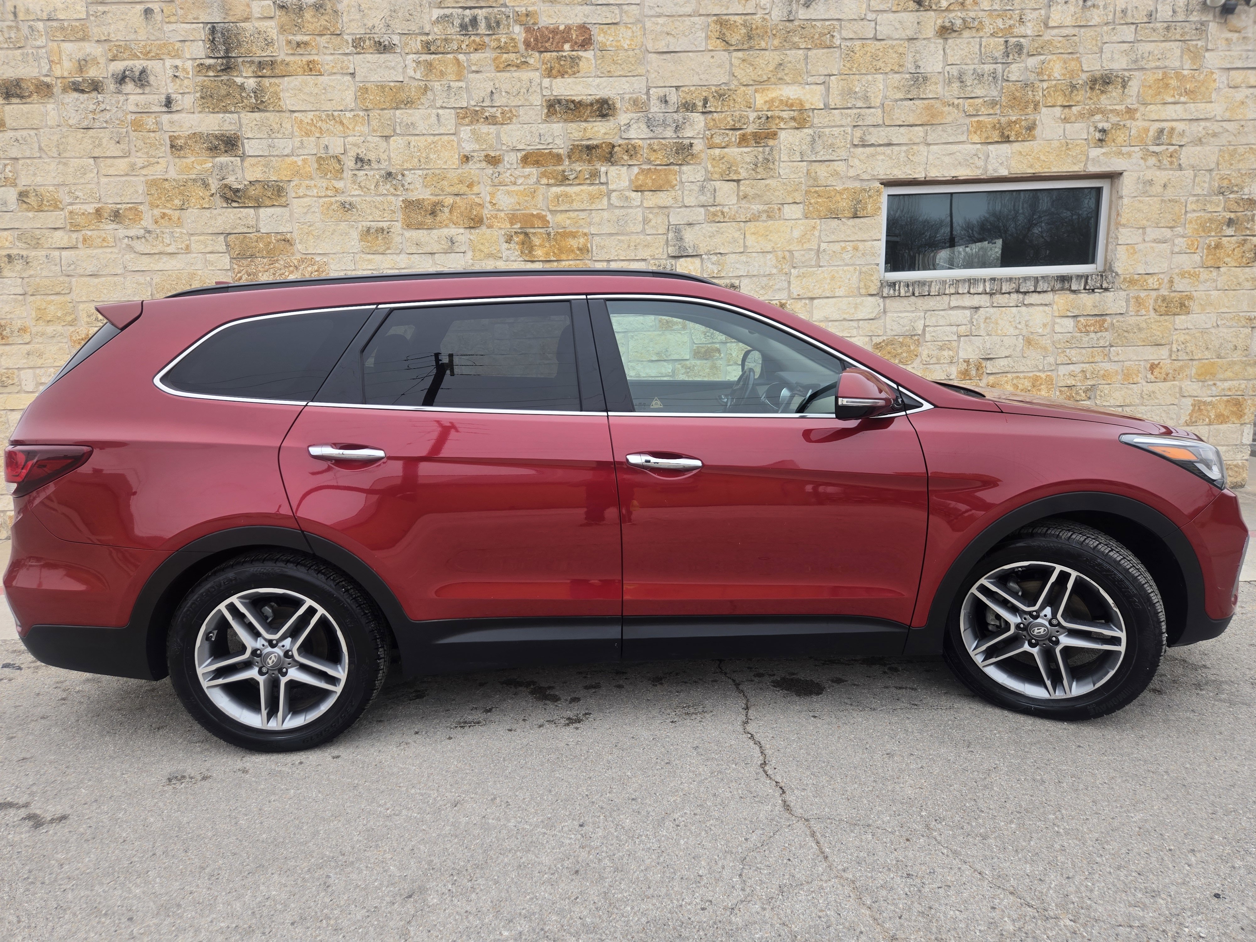 Used 2017 Hyundai Santa Fe SE Ultimate 3.3L Auto w/ SE Ultimate Tech Package 03 image 19