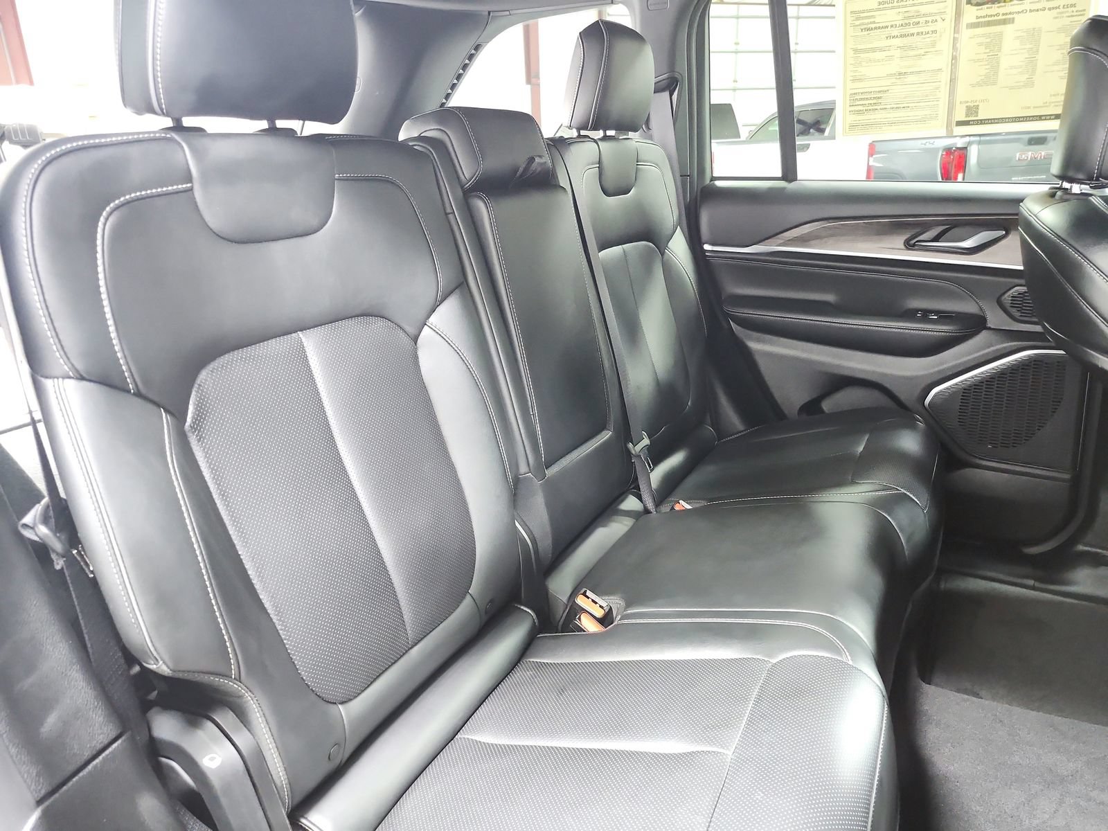 Used 2023 Jeep Grand Cherokee Overland AWD/4WD image 50