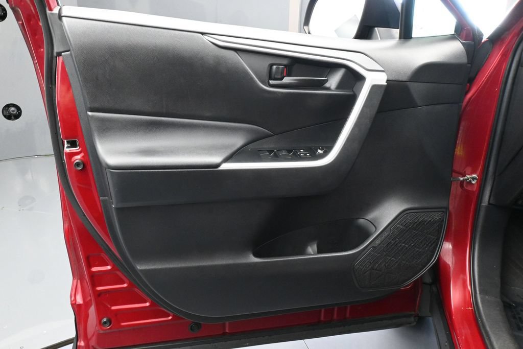 Used 2021 Toyota RAV4 LE FWD image 22