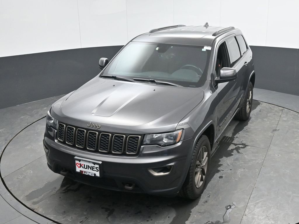 Used 2016 Jeep Grand Cherokee Laredo 75th Anniversary image 25