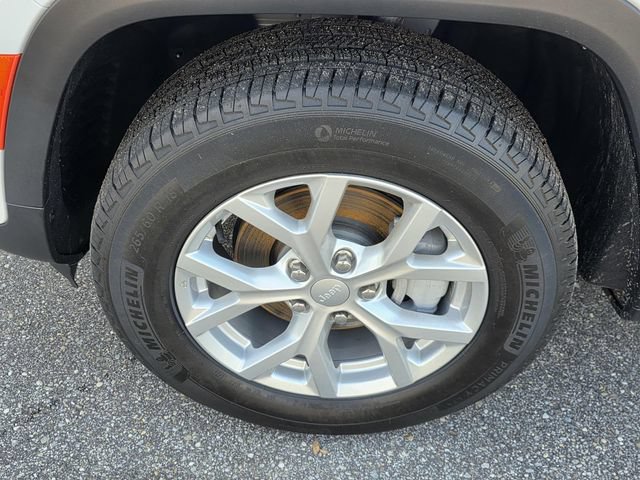 Used 2024 Jeep Grand Cherokee Limited w/ Luxury Tech Group II RWD image 40