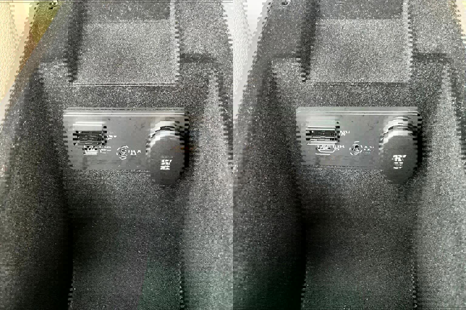 Used 2018 Jaguar F-PACE Premium image 33