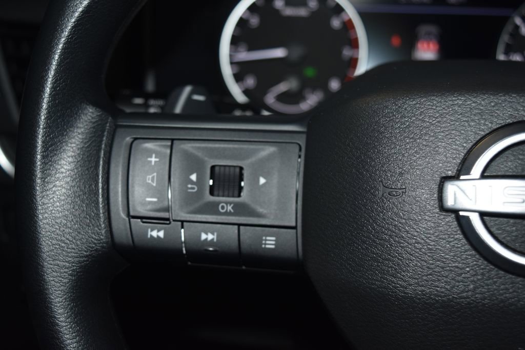 Certified 2025 Nissan Rogue S image 7