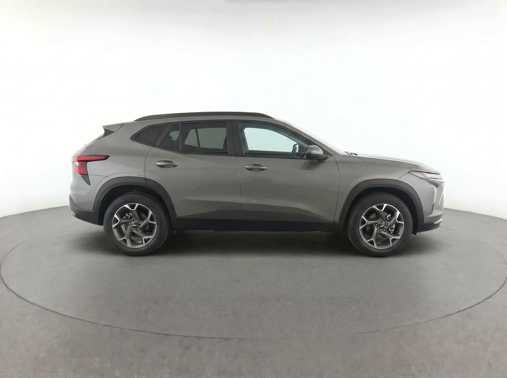 Used 2026 Chevrolet Trax LT FWD image 8