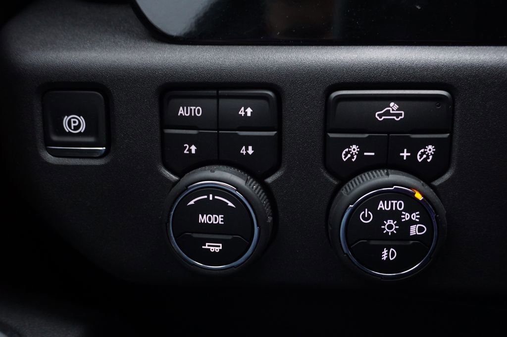 Used 2025 Chevrolet Silverado 1500 LT Trail Boss w/ Convenience Package II image 21