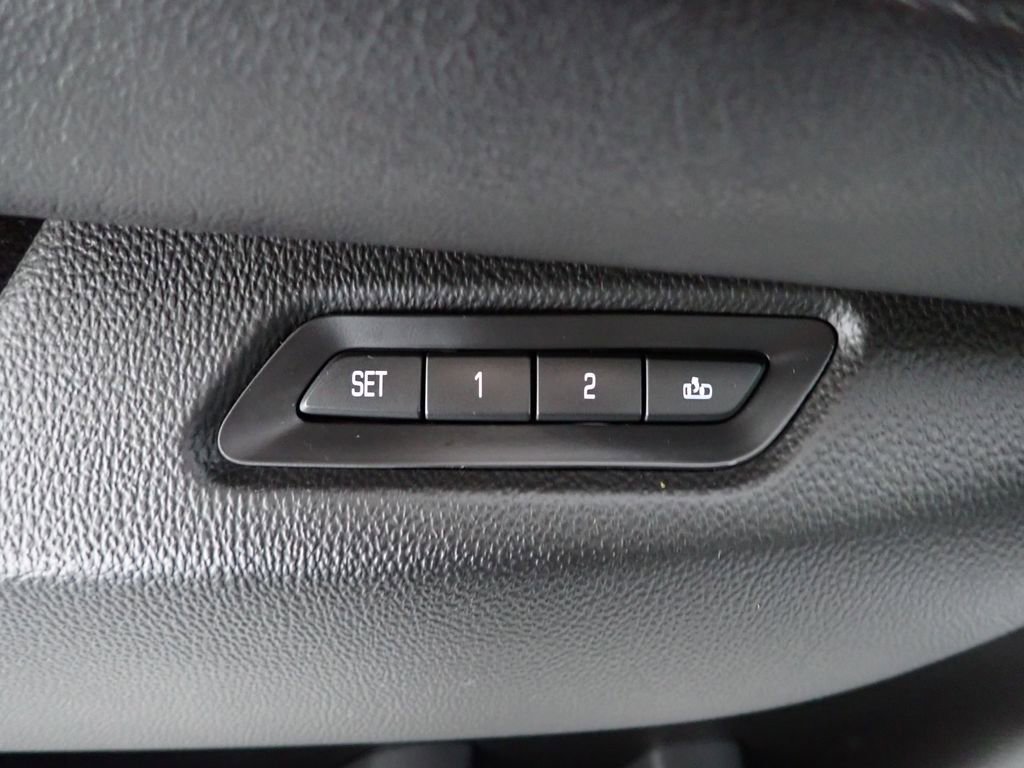 Used 2016 Cadillac Escalade Luxury image 2