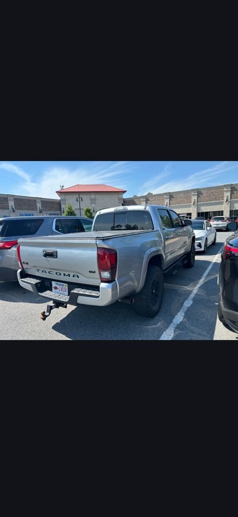 Used 2022 Toyota Tacoma SR5 w/ Technology Package AWD/4WD image 5