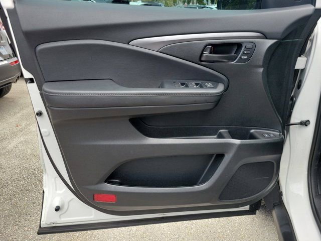 Used 2025 Honda Passport EX-L image 18