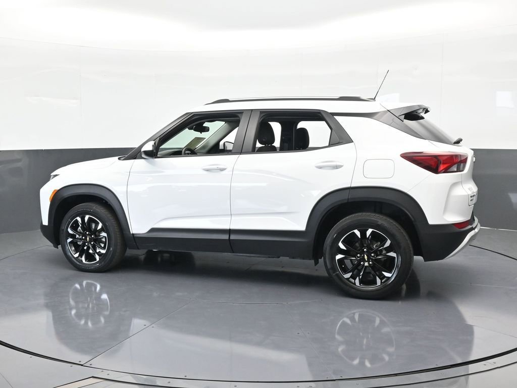 Used 2022 Chevrolet TrailBlazer LT w/ Driver Confidence Package image 3