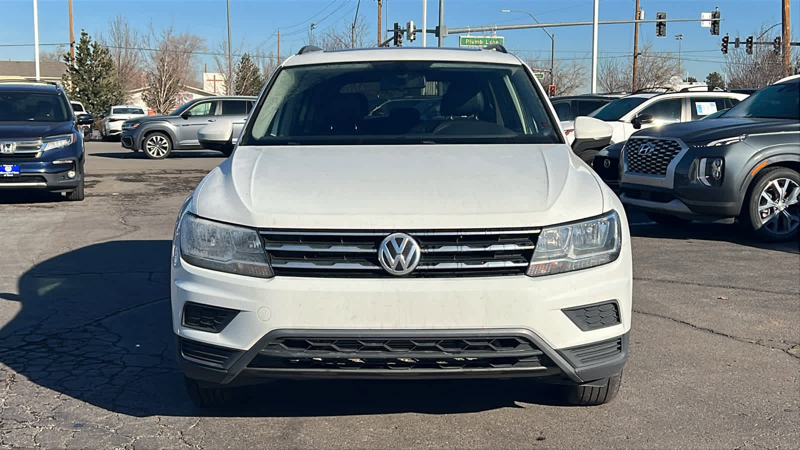 Used 2020 Volkswagen Tiguan SE w/ Panoramic Sunroof Package image 2