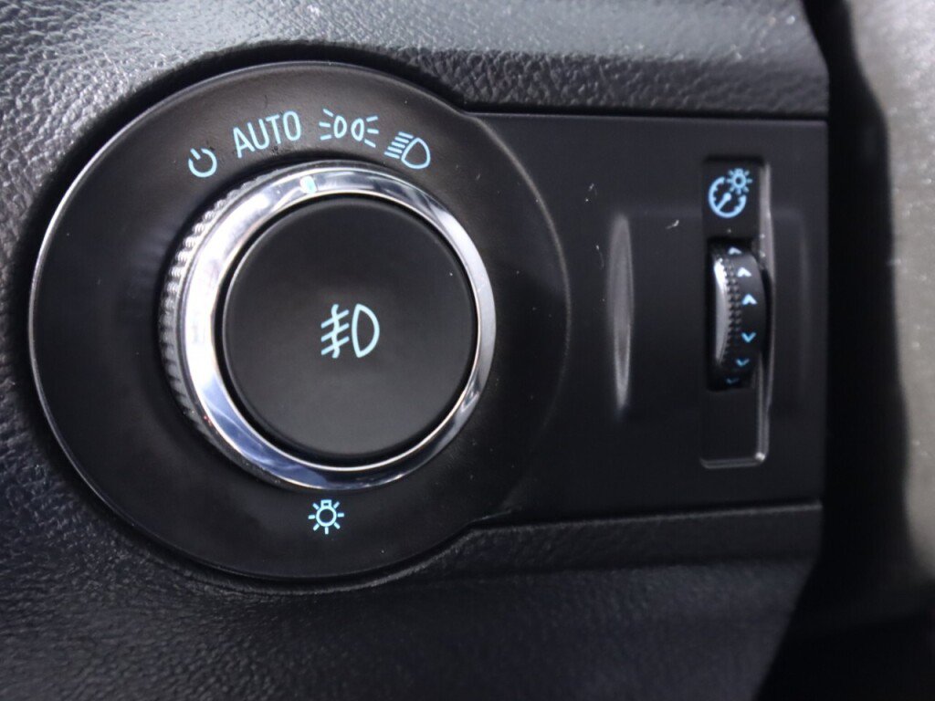 Used 2015 Chevrolet Camaro LT RWD image 10