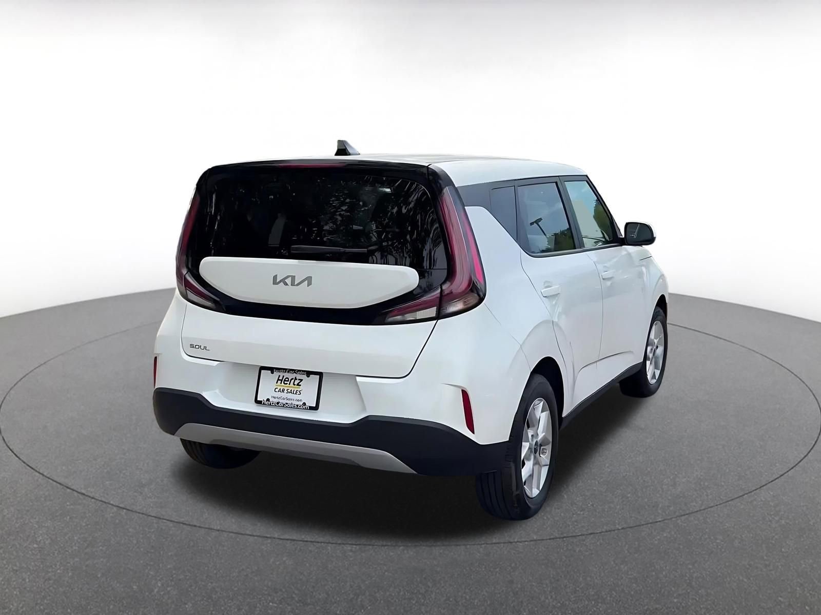 Used 2025 Kia Soul LX w/ LX Technology Package FWD image 14