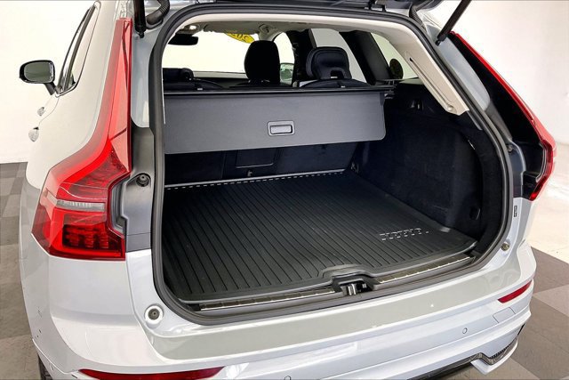 Used 2026 Volvo XC60 B5 Plus w/ Climate Package PRO AWD/4WD image 27