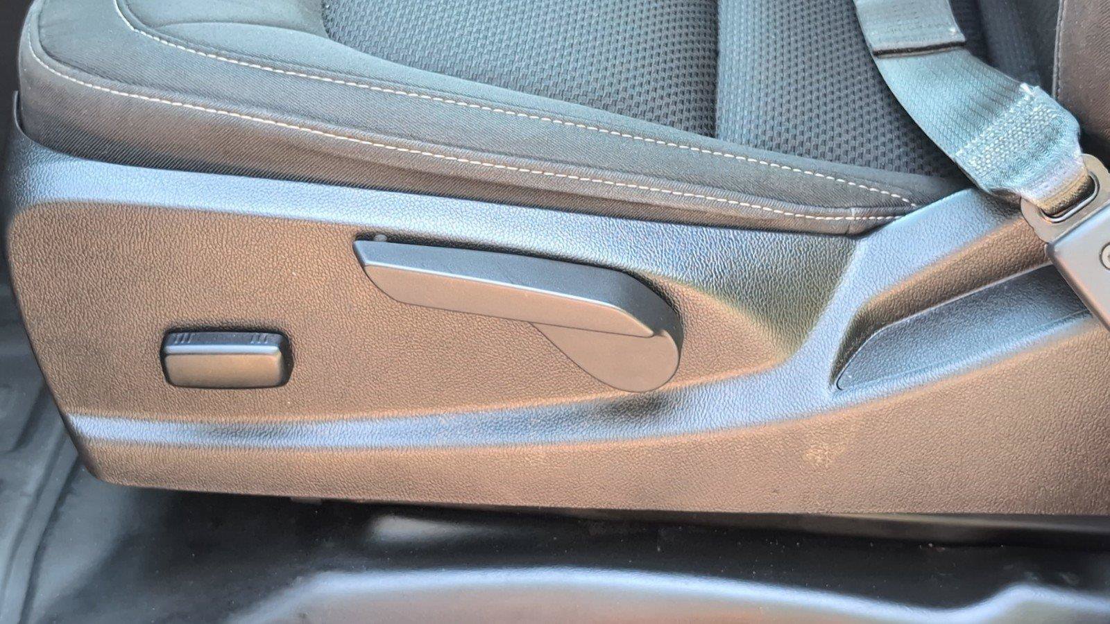 Used 2022 Chevrolet Colorado LT w/ Fleet Safety Package RWD image 17