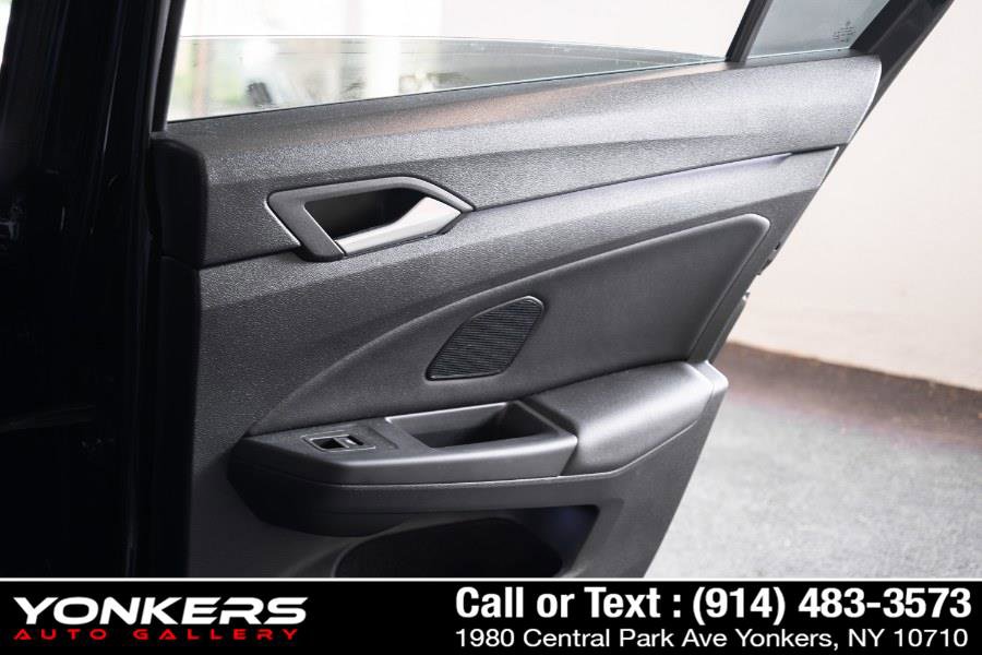 Used 2022 Volkswagen Golf R image 30