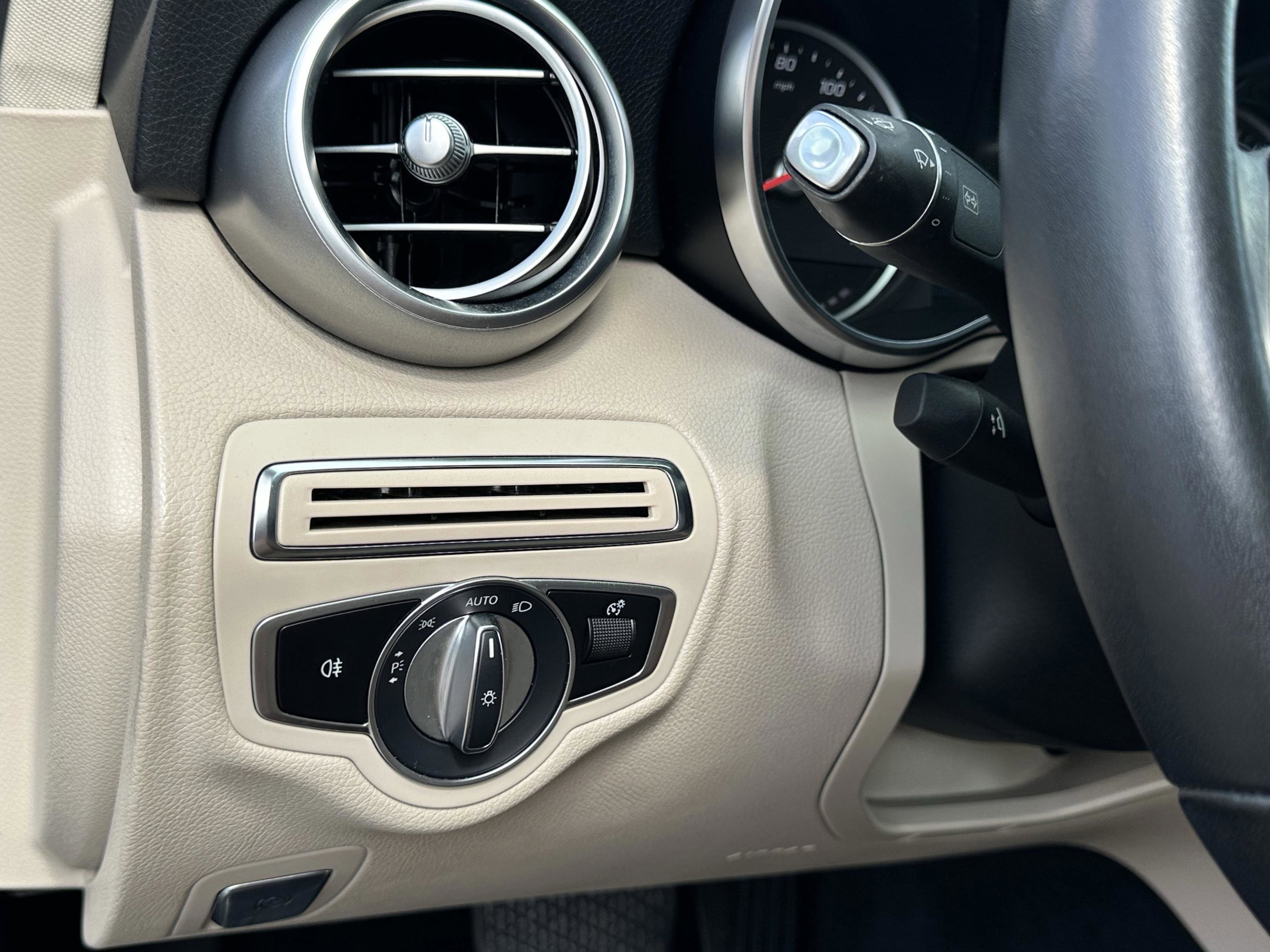 Used 2019 Mercedes-Benz C 300 Sedan image 31