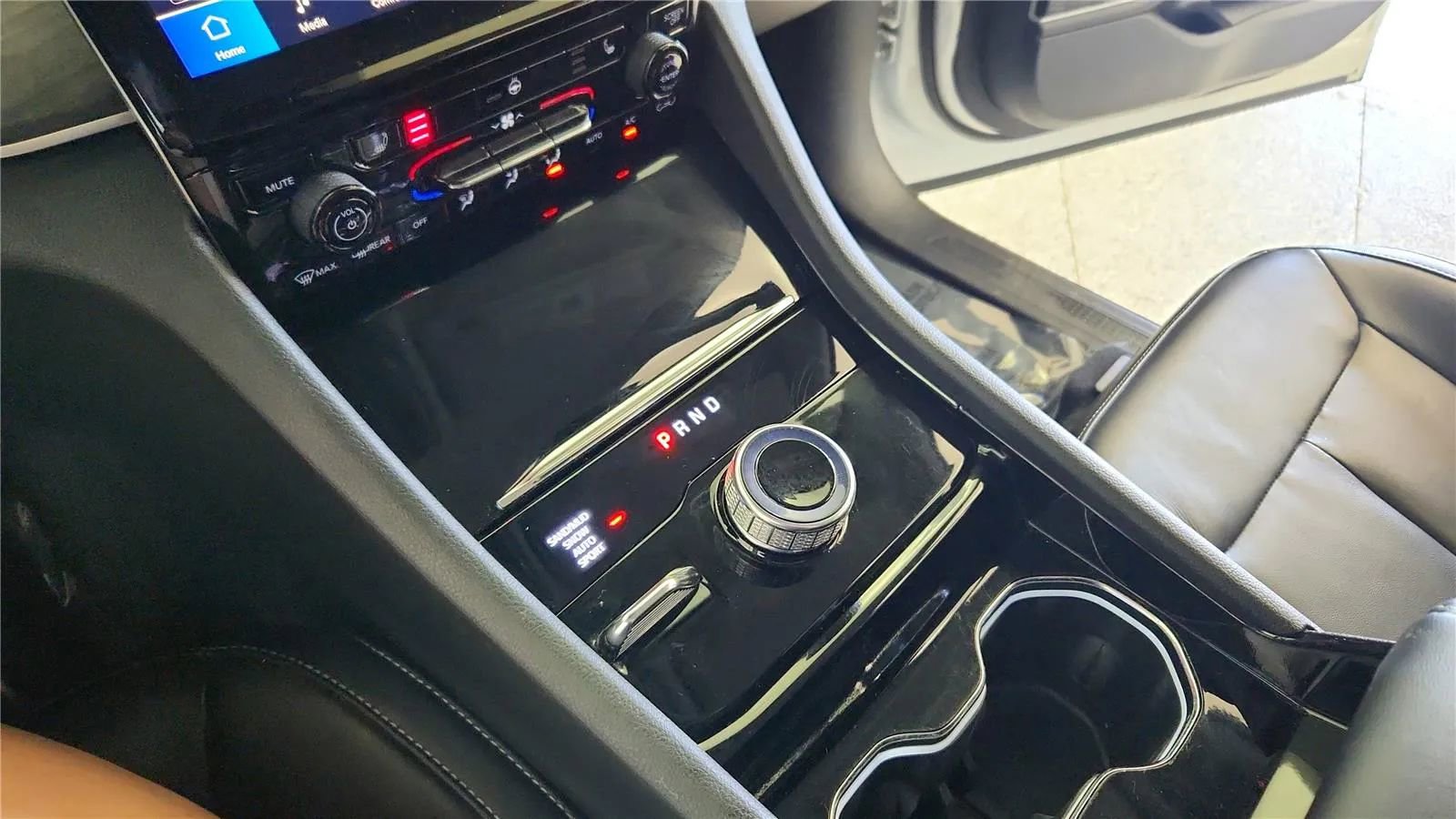 Used 2022 Jeep Grand Cherokee L Limited image 27