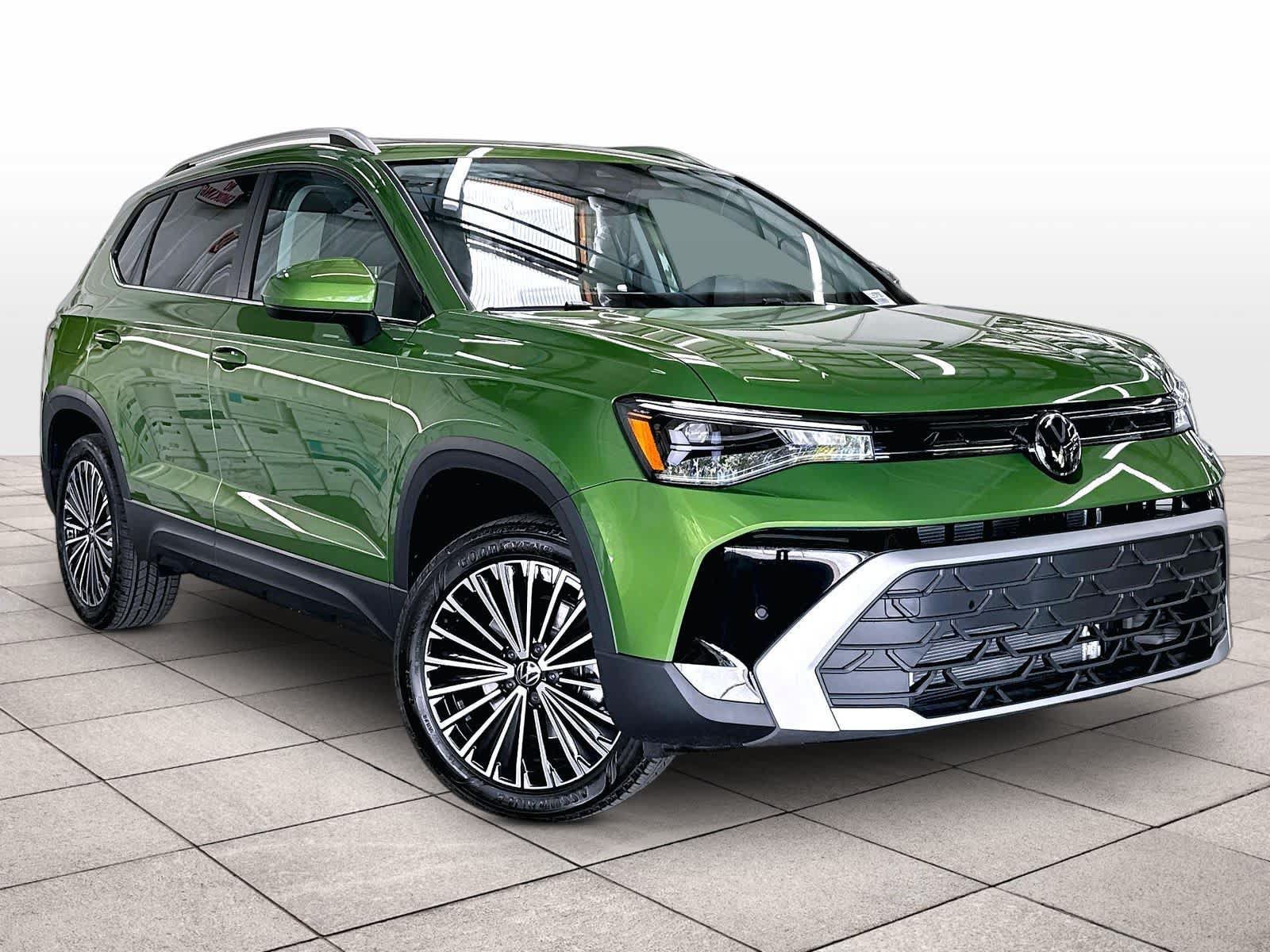 New 2027 Volkswagen Taos SE FWD image 2