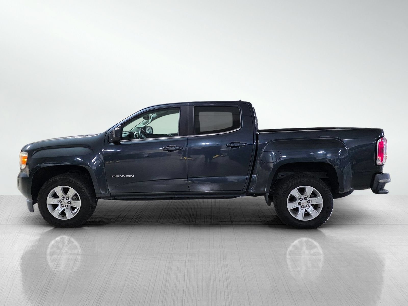 Used 2017 GMC Canyon SLE w/ SLE Convenience Package RWD image 4