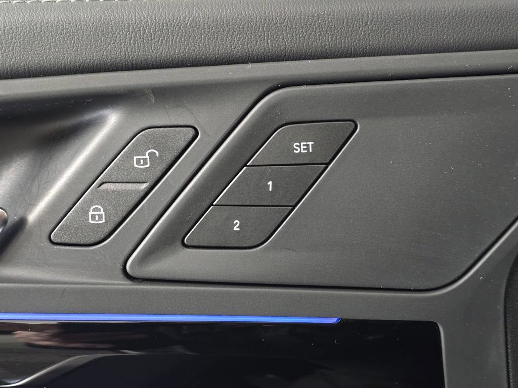 Used 2025 BMW X1 xDrive28i w/ Technology Package image 12