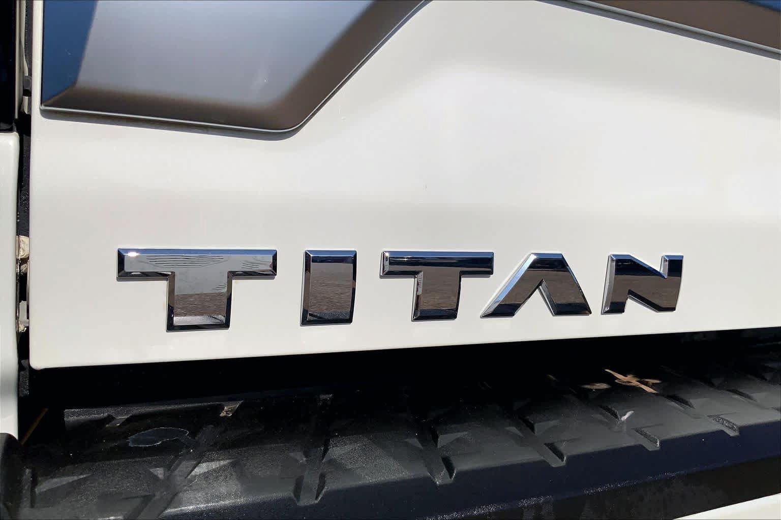 Used 2022 Nissan Titan Platinum Reserve w/ Moonroof Package AWD/4WD image 31