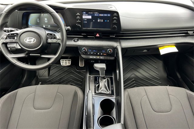 Used 2025 Hyundai Elantra Sport image 17