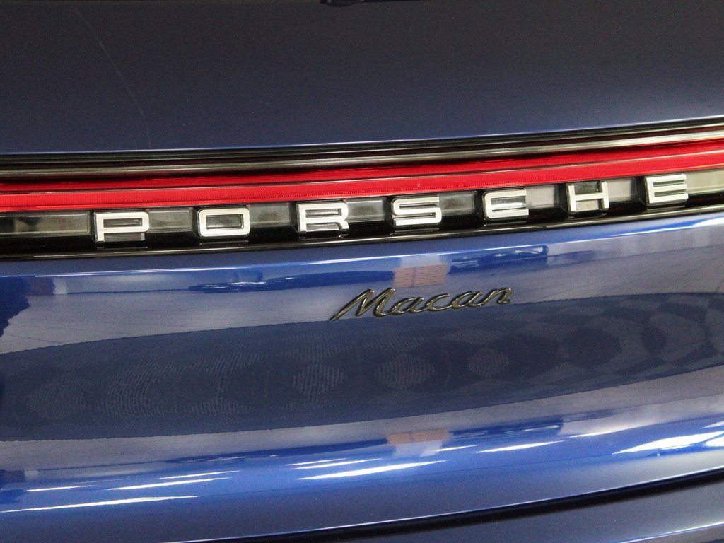 Used 2022 Porsche Macan w/ Premium Package Plus image 13