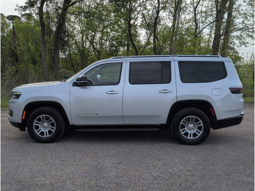 Used 2023 Jeep Wagoneer 4WD image 2