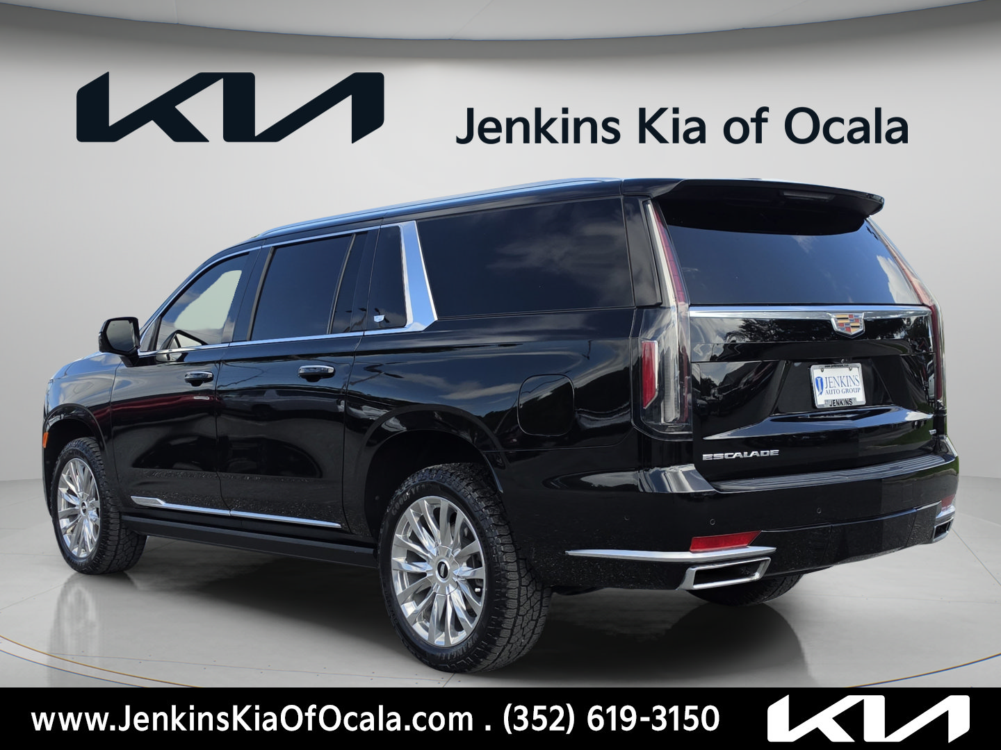 Used 2023 Cadillac Escalade ESV Premium Luxury w/ Performance Package AWD/4WD image 7
