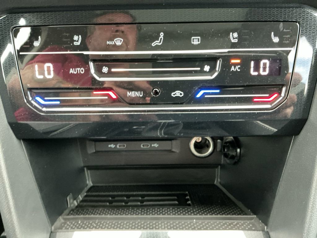 New 2025 Volkswagen Taos SEL image 25