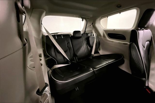 Used 2024 Chrysler Pacifica Limited image 30