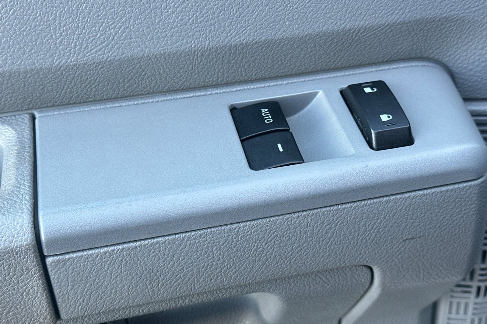 Used 2019 Ford E-350 and Econoline 350 Super Duty w/ Power Windows & Locks Group image 13